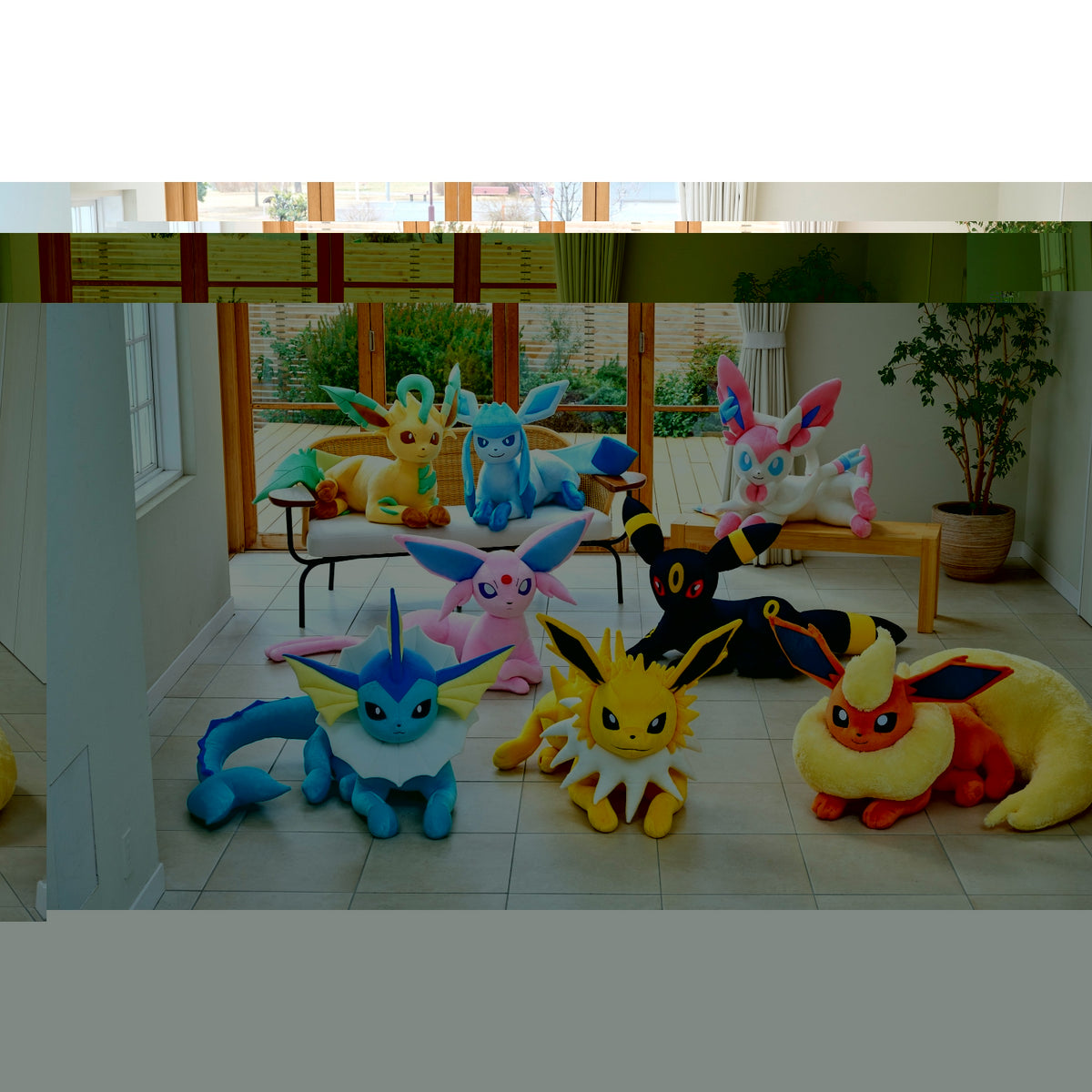 Pokémon - Life-Size Jolteon Plush (Pokémon Center)
