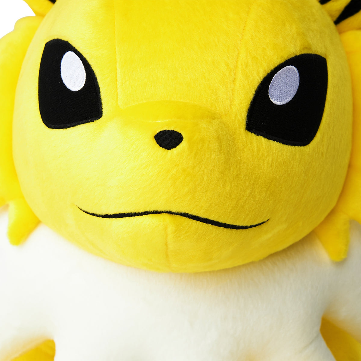 Pokémon - Life-Size Jolteon Plush (Pokémon Center)